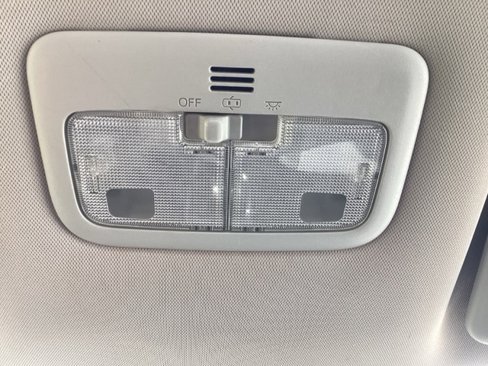 Used 2015 Toyota Corolla L image 17