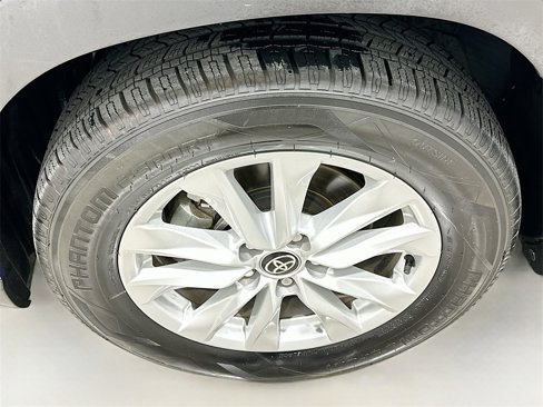 Used 2022 Toyota Corolla Cross LE image 30