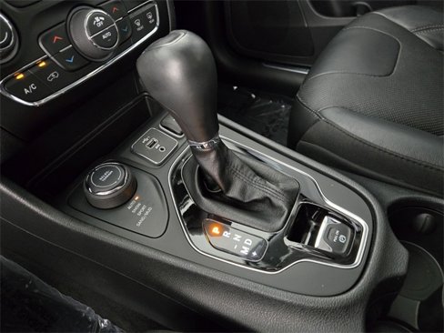 Used 2020 Jeep Cherokee Limited image 23