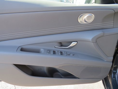 New 2025 Hyundai Elantra Sport image 12