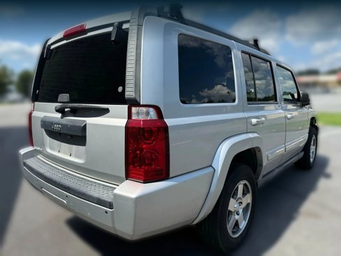 Used 2010 Jeep Commander Sport image 11