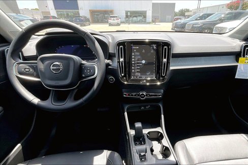 New 2025 Volvo XC40 B5 Core w/ Climate Package image 7