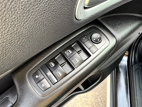 Used 2020 Dodge Durango SXT image 9