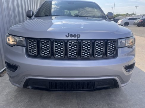Used 2020 Jeep Grand Cherokee Altitude image 2