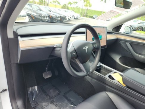 Used 2023 Tesla Model Y Long Range image 25