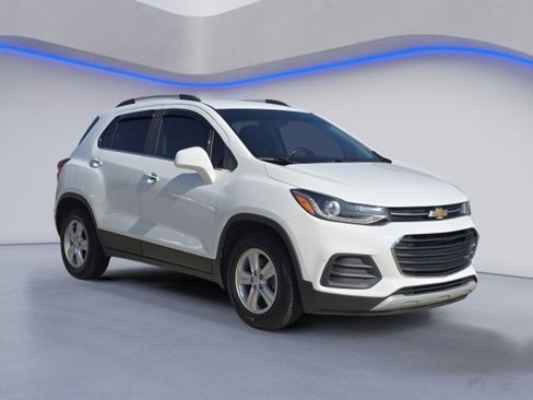 Used 2020 Chevrolet Trax LT w/ LT Convenience Package image 1