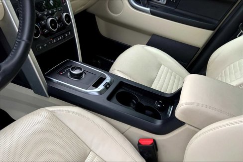 Used 2018 Land Rover Discovery Sport HSE Luxury image 15