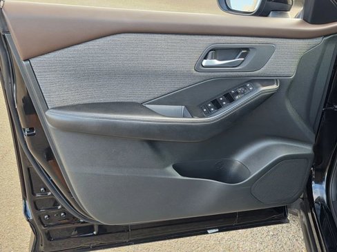 Used 2023 Nissan Rogue SV image 18