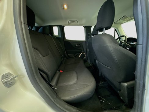Used 2015 Jeep Renegade Latitude image 17