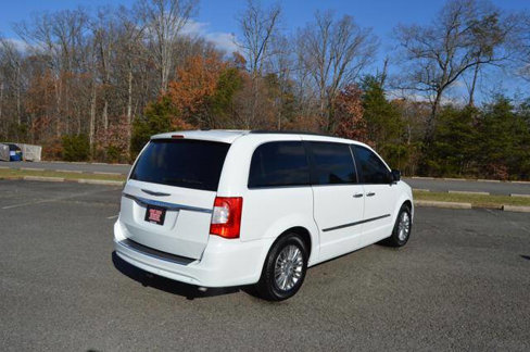 Used 2016 Chrysler Town & Country Touring-L image 56