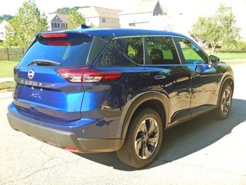 Used 2025 Nissan Rogue SV image 4