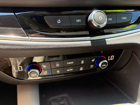 Used 2020 Buick Enclave Premium w/ Sun and Sites Package image 20