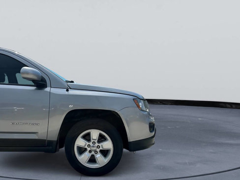 Used 2017 Jeep Compass Latitude image 7