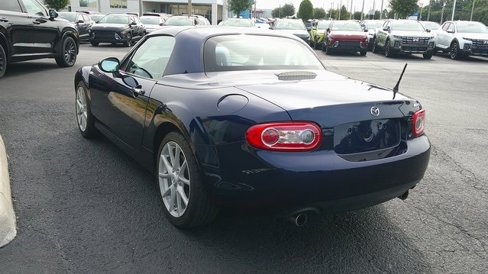 Used 2010 MAZDA MX-5 Miata Touring image 6
