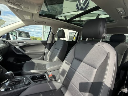Used 2021 Volkswagen Tiguan SEL image 11