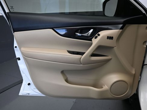 Used 2019 Nissan Rogue SL w/ Premium Package image 9