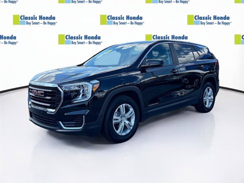 Used 2024 GMC Terrain SLE image 3