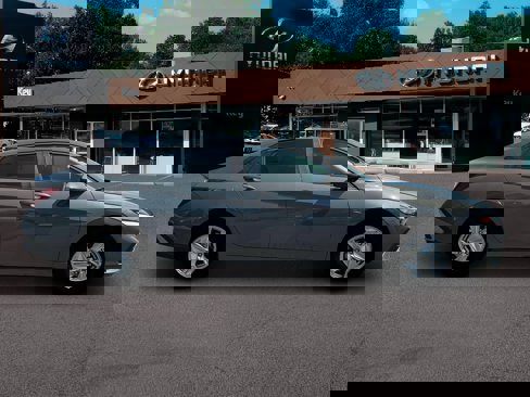 New 2025 Hyundai Elantra SE image 9