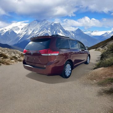 Used 2012 Toyota Sienna LE image 5