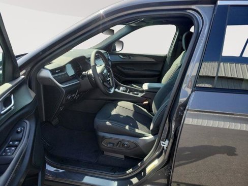 New 2025 Jeep Grand Cherokee L Laredo w/ Luxury Tech Group I image 9