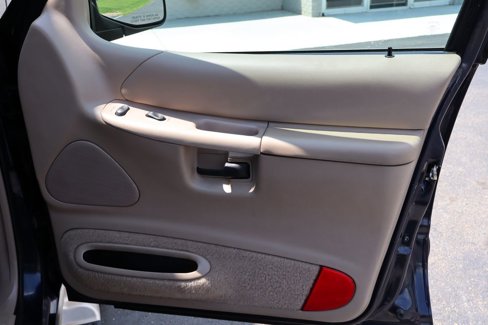 Used 2000 Ford Explorer Eddie Bauer image 26