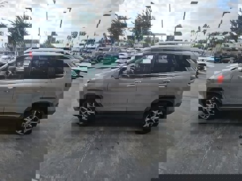 Used 2014 Jeep Cherokee Latitude image 8