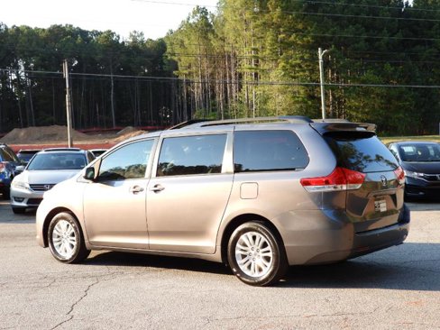 Used 2014 Toyota Sienna XLE image 14