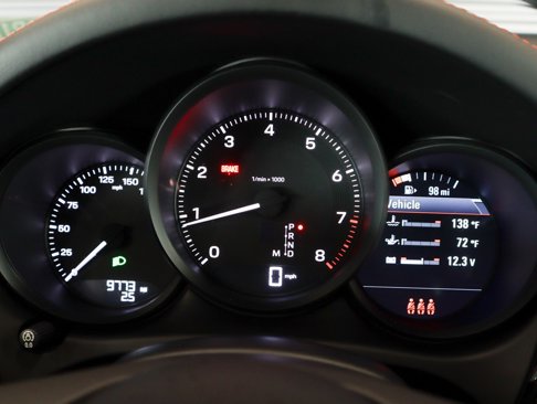 Certified 2024 Porsche Macan image 17