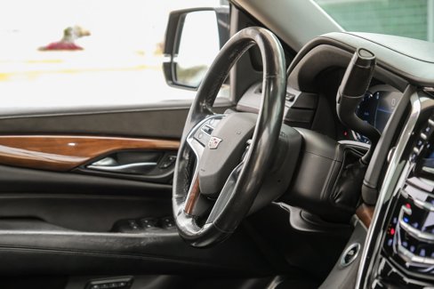 Used 2017 Cadillac Escalade ESV Luxury image 16