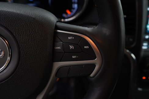 Used 2018 Jeep Grand Cherokee Altitude image 19