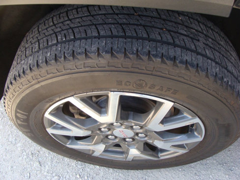 Used 2021 GMC Acadia SLE image 19