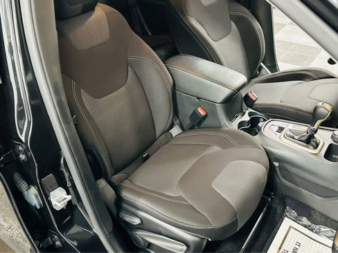Used 2015 Jeep Cherokee Latitude w/ Comfort/Convenience Group image 21