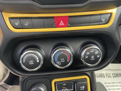 Used 2015 Jeep Renegade Latitude w/ Cold Weather Group II image 24