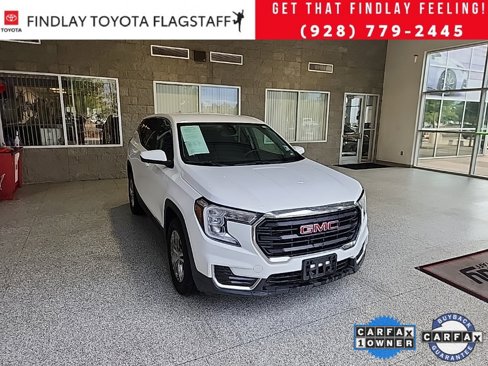 Used 2024 GMC Terrain SLE image 2