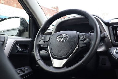 Used 2018 Toyota RAV4 XLE image 43