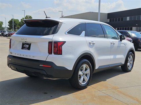 Used 2022 Kia Sorento LX image 5