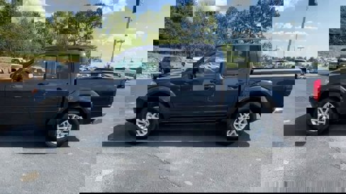 Used 2019 Nissan Frontier SV image 5
