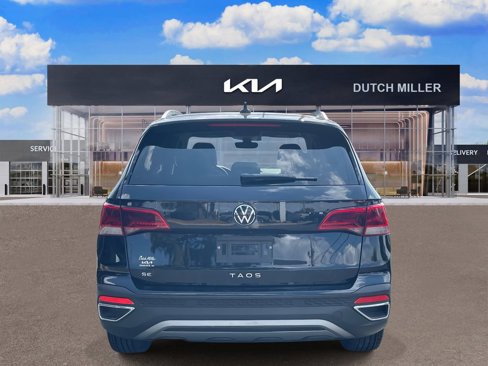 Used 2024 Volkswagen Taos SE image 6