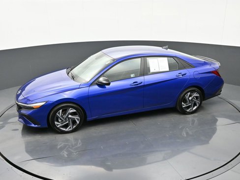 Certified 2025 Hyundai Elantra Sport image 33