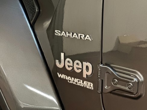 Used 2018 Jeep Wrangler Unlimited Sahara image 25
