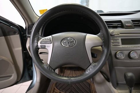Used 2011 Toyota Camry image 4