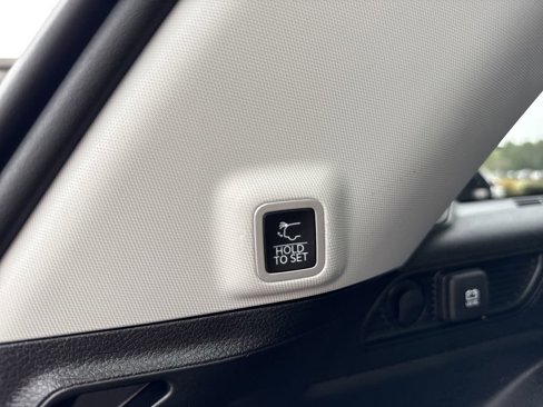 Used 2023 Jeep Grand Cherokee Laredo w/ Luxury Tech Group I image 16