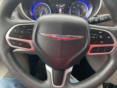 Used 2018 Chrysler Pacifica Touring Plus w/ Tire & Wheel Group image 18