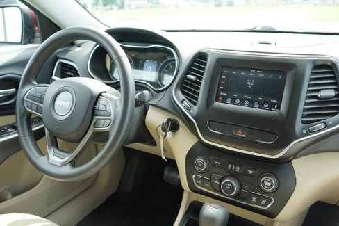 Used 2019 Jeep Cherokee Latitude w/ Popular Appearance Group image 28