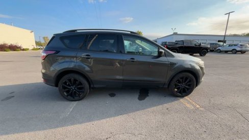 Certified 2018 Ford Escape SE w/ SE Sport Appearance Package image 10