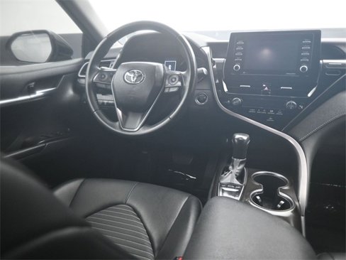 Used 2022 Toyota Camry SE image 10