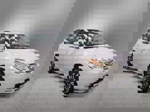 Used 2010 Hyundai Elantra GLS image 2