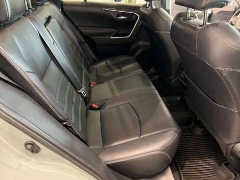 Used 2020 Toyota RAV4 XLE Premium image 19