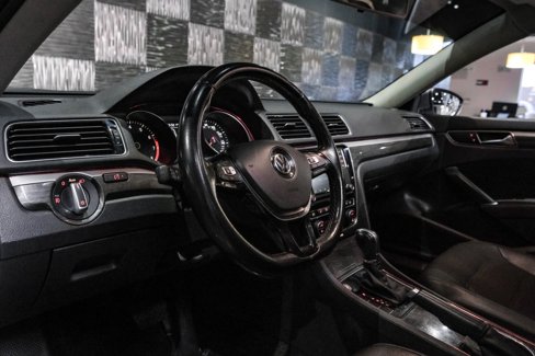 Used 2017 Volkswagen Passat 1.8T SE w/ SE Lighting Package image 3
