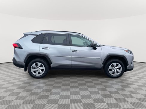 Used 2021 Toyota RAV4 LE image 8